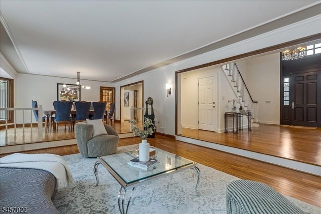 25 Notch Hill Dr, Livingston Twp., NJ 07039