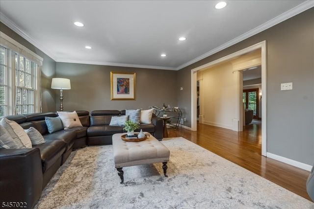 25 Notch Hill Dr, Livingston Twp., NJ 07039