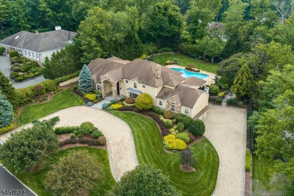 25 Notch Hill Dr, Livingston Twp., NJ 07039