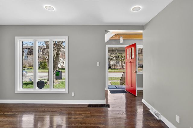 18504 Wentworth Avenue, Lansing, IL 60438