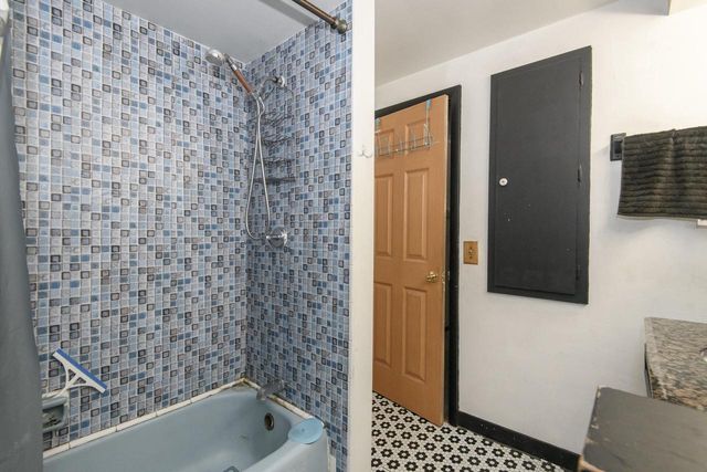5210 S Balboa DRIVE, New Berlin, WI 53151