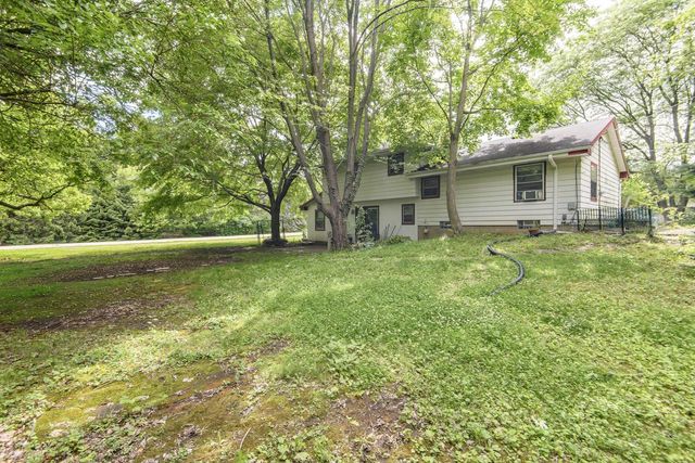 5210 S Balboa DRIVE, New Berlin, WI 53151