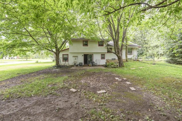 5210 S Balboa DRIVE, New Berlin, WI 53151