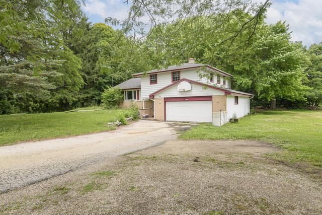 5210 S Balboa DRIVE, New Berlin, WI 53151