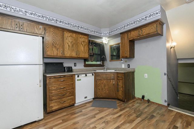 5210 S Balboa DRIVE, New Berlin, WI 53151