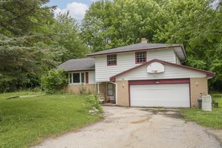 5210 S Balboa DRIVE, New Berlin, WI 53151