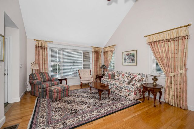 22 Town Village Drive, Salem, NH 03079