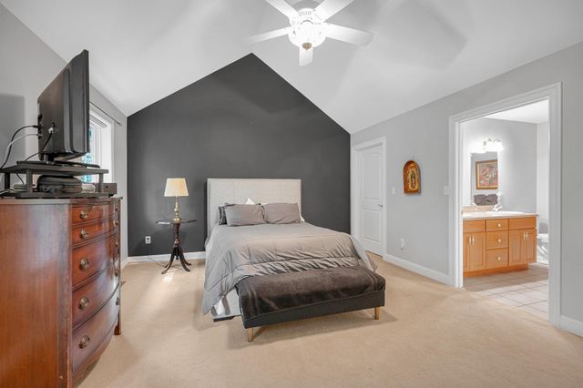 22 Town Village Drive, Salem, NH 03079