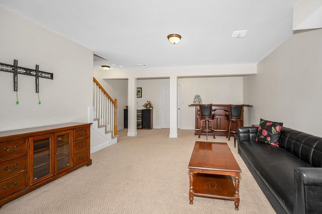 22 Town Village Drive, Salem, NH 03079