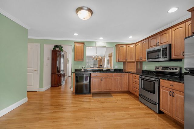 22 Town Village Drive, Salem, NH 03079