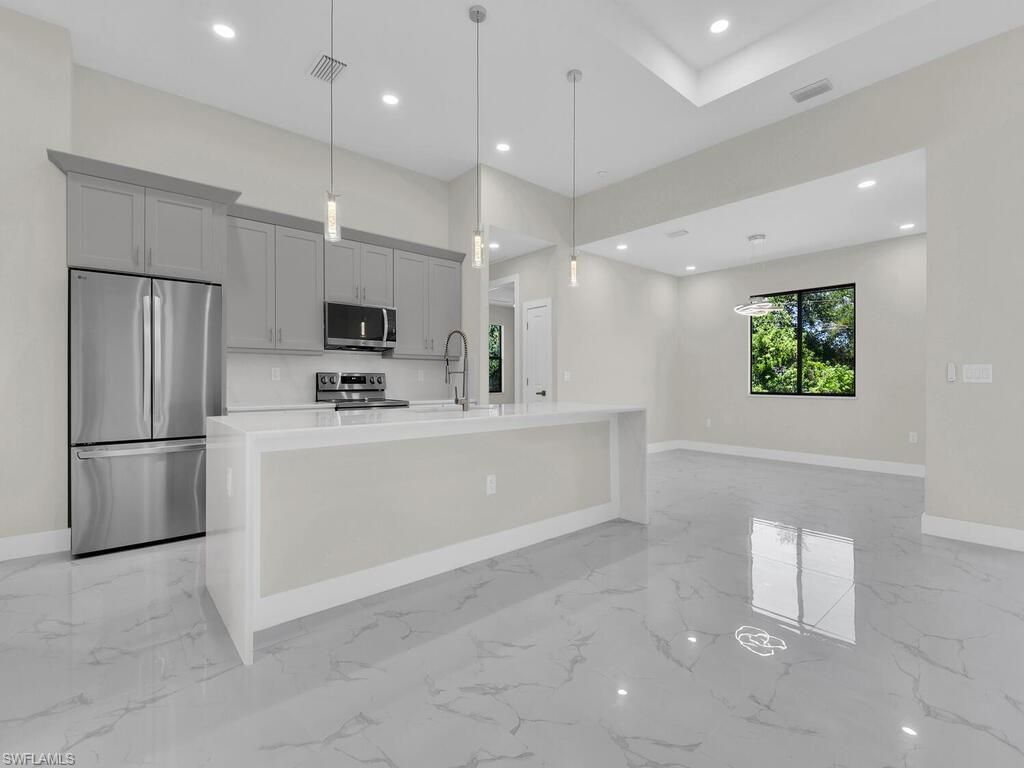 503 LINCOLN BLVD, LEHIGH ACRES, FL 33936 — exterior