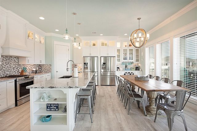 1255 Cloon Street, Crystal Beach, TX 77650