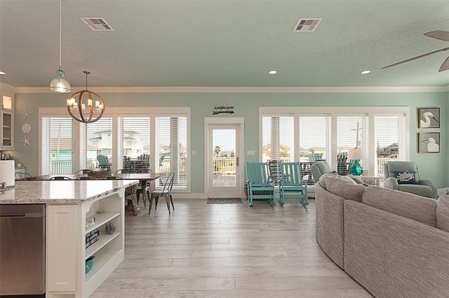 1255 Cloon Street, Crystal Beach, TX 77650