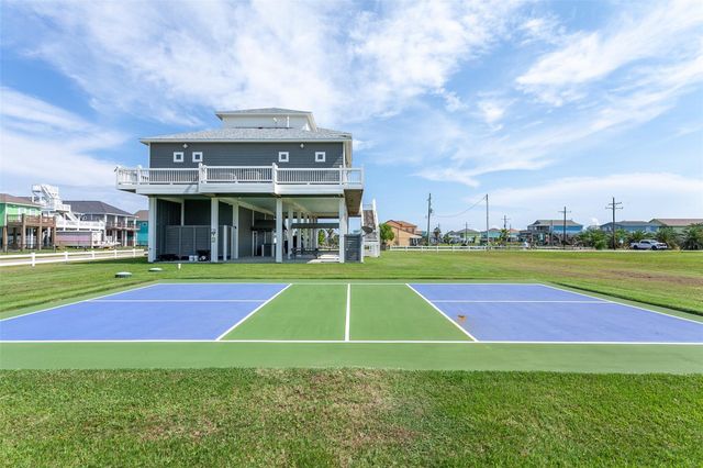 1255 Cloon Street, Crystal Beach, TX 77650