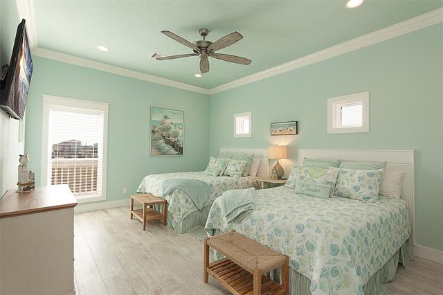 1255 Cloon Street, Crystal Beach, TX 77650