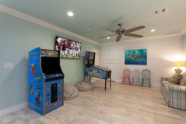 1255 Cloon Street, Crystal Beach, TX 77650