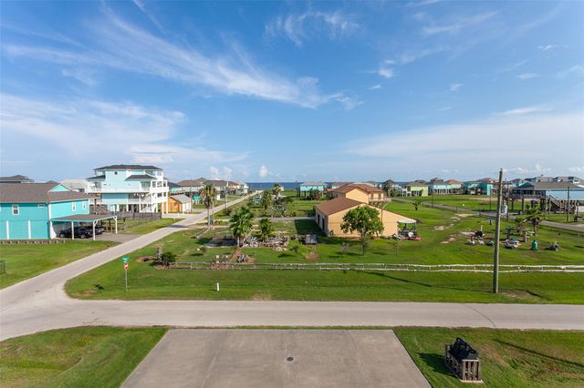 1255 Cloon Street, Crystal Beach, TX 77650