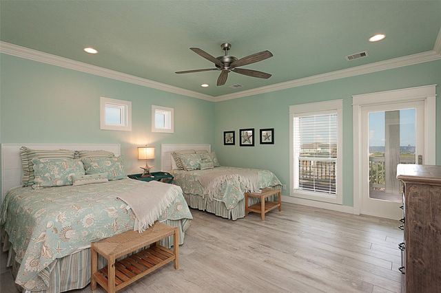 1255 Cloon Street, Crystal Beach, TX 77650