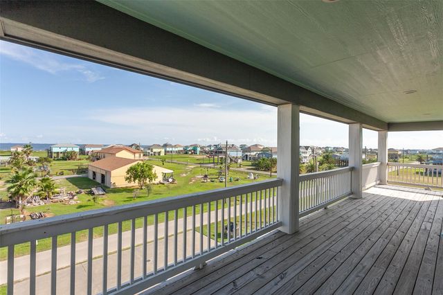 1255 Cloon Street, Crystal Beach, TX 77650