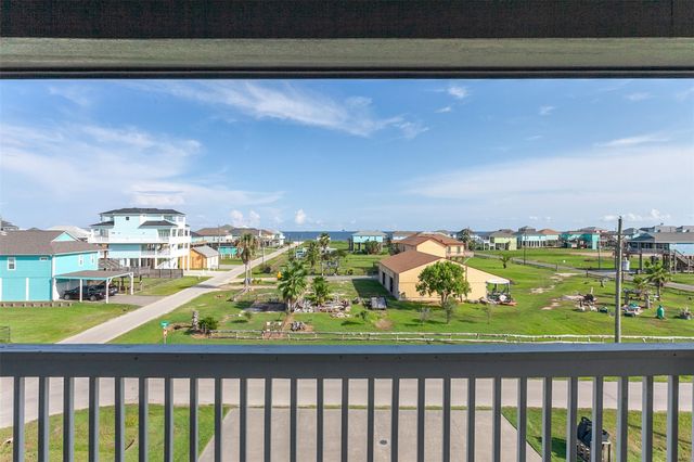 1255 Cloon Street, Crystal Beach, TX 77650