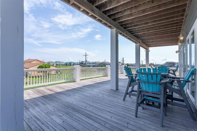 1255 Cloon Street, Crystal Beach, TX 77650