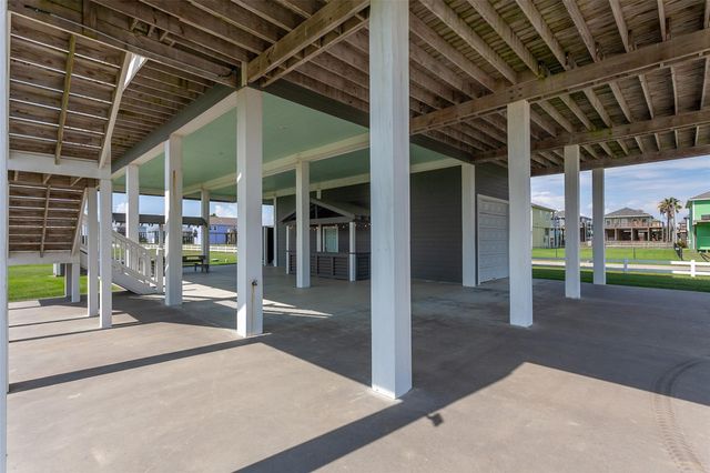 1255 Cloon Street, Crystal Beach, TX 77650