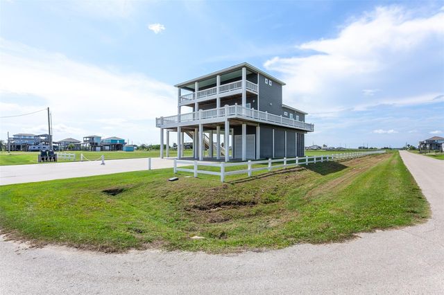 1255 Cloon Street, Crystal Beach, TX 77650