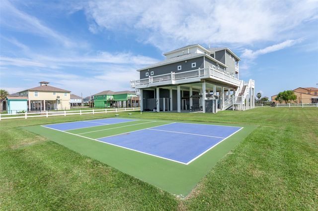 1255 Cloon Street, Crystal Beach, TX 77650