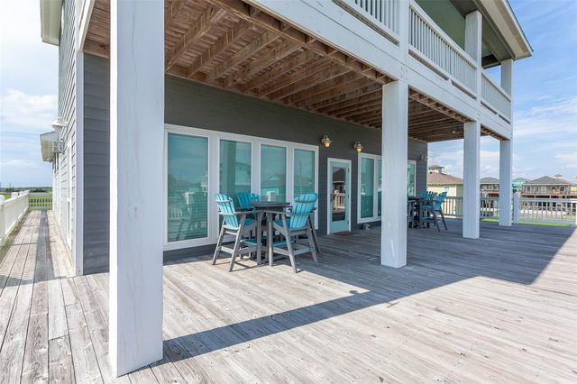 1255 Cloon Street, Crystal Beach, TX 77650