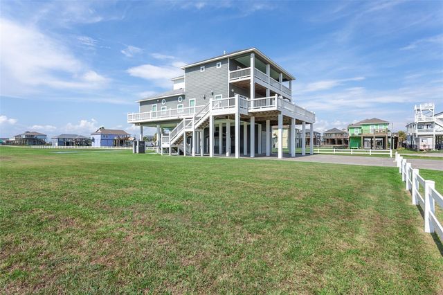 1255 Cloon Street, Crystal Beach, TX 77650