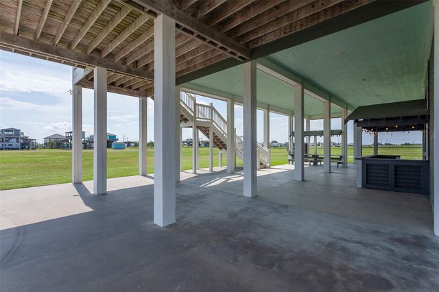 1255 Cloon Street, Crystal Beach, TX 77650