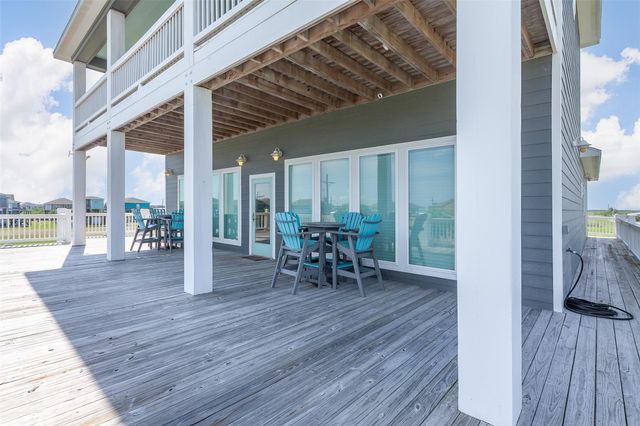 1255 Cloon Street, Crystal Beach, TX 77650