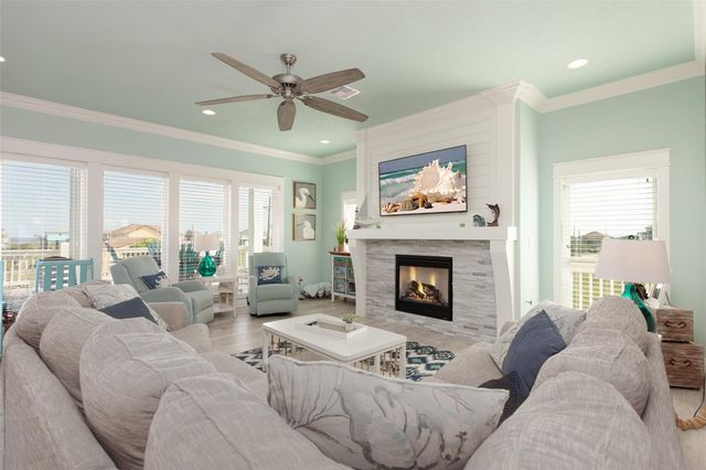 1255 Cloon Street, Crystal Beach, TX 77650