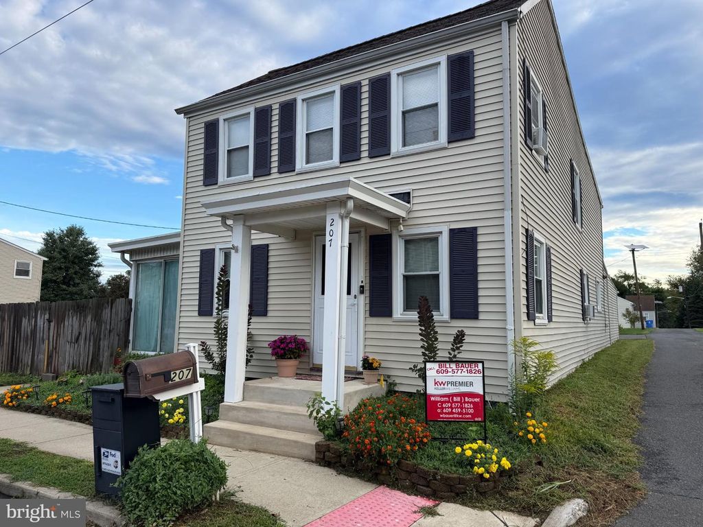 207 WASHINGTON ST, FIELDSBORO, NJ 08505 — photo 2