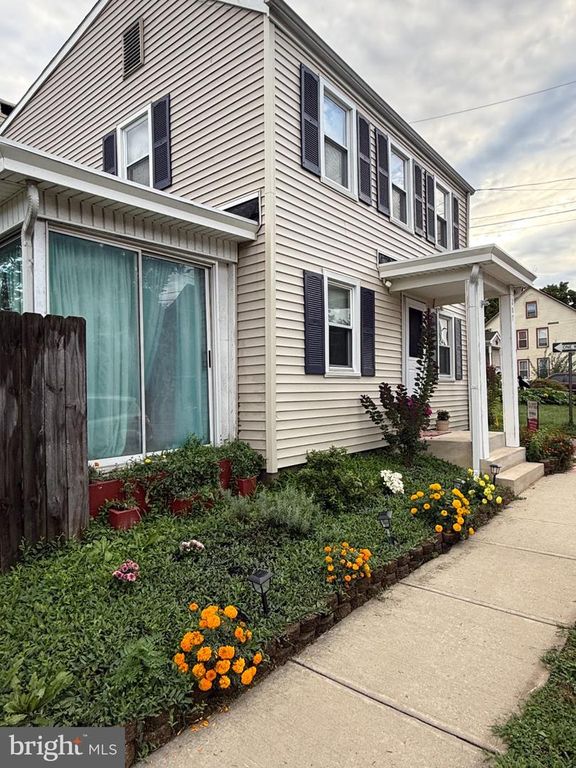 207 WASHINGTON ST, FIELDSBORO, NJ 08505 — photo 3