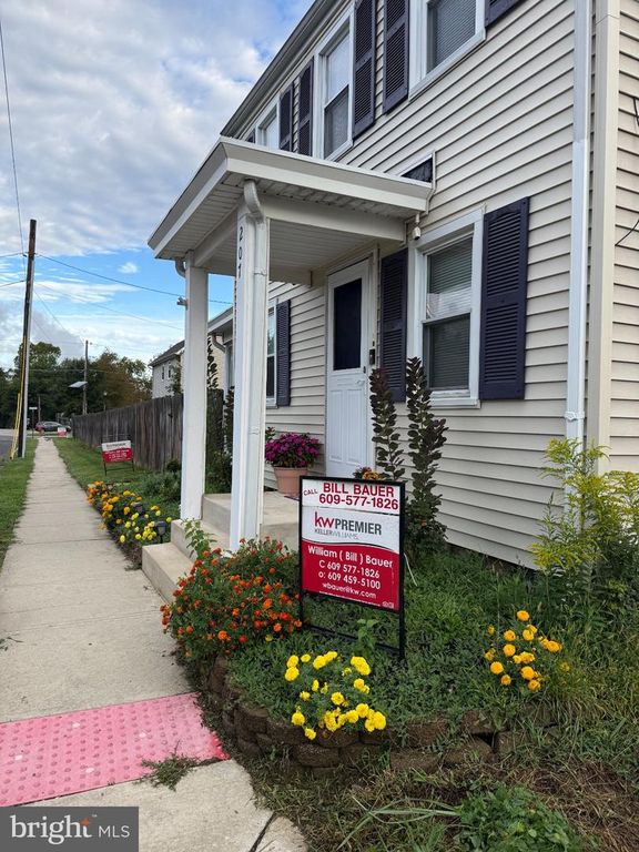 207 WASHINGTON ST, FIELDSBORO, NJ 08505 — photo 4