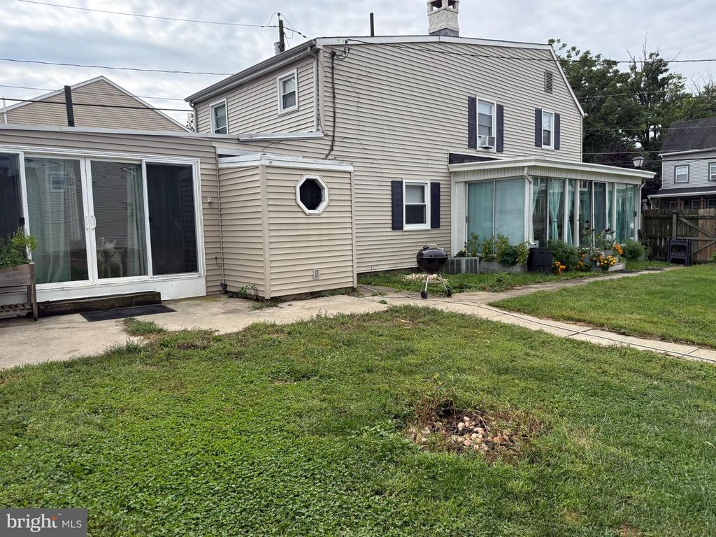 207 WASHINGTON ST, FIELDSBORO, NJ 08505 — photo 5