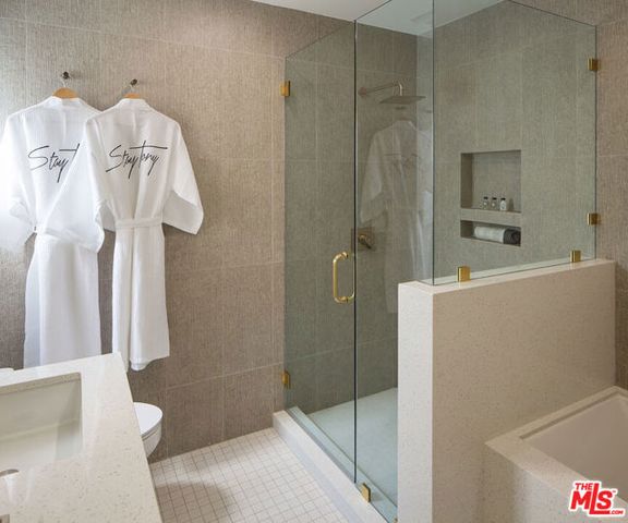 8917 E Cynthia Street 2, West Hollywood, CA 90069