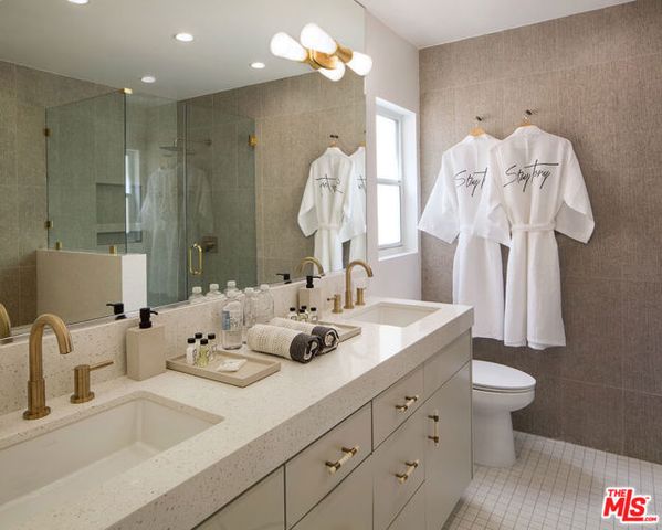 8917 E Cynthia Street 2, West Hollywood, CA 90069