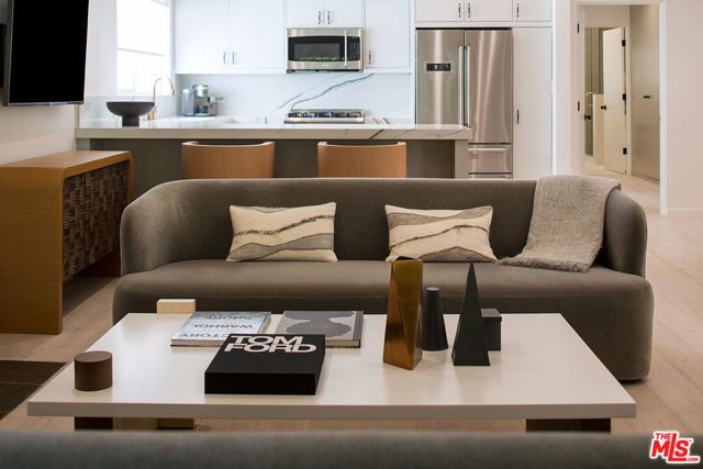 8917 E Cynthia Street 2, West Hollywood, CA 90069