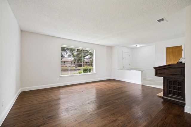 5319 Urban Crest Road, Dallas, TX 75227