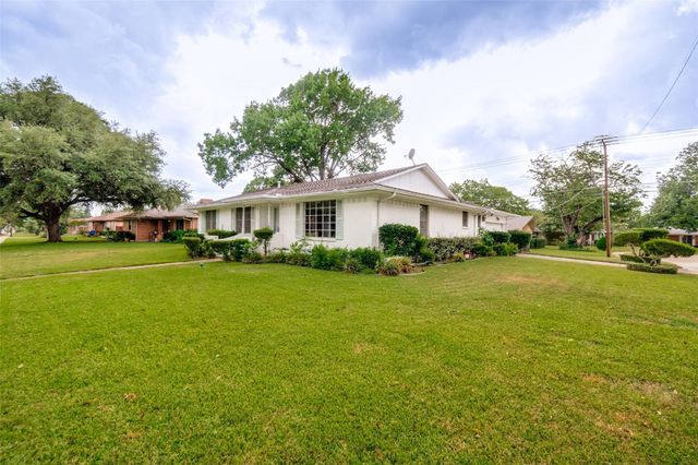 5319 Urban Crest Road, Dallas, TX 75227
