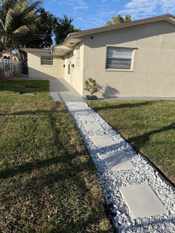 11063 SW 5th St 11063, Sweetwater, FL 33174