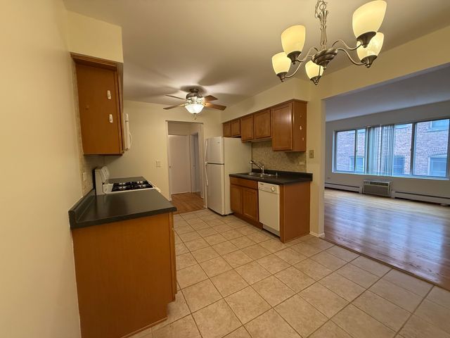 950 Washington Boulevard 206, Oak Park, IL 60302
