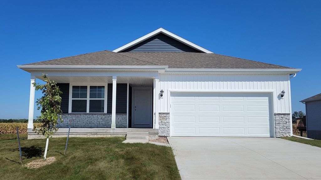 2901 Plum Drive, Norwalk, IA 50211