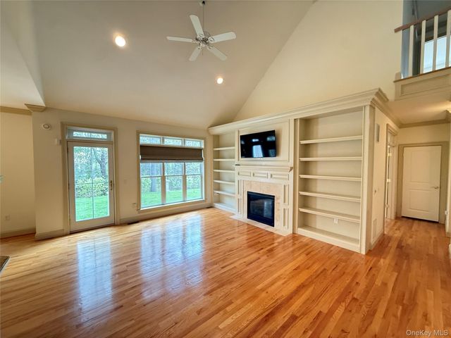 91 Caties Way, Hopewell Junction, NY 12533