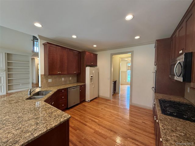 91 Caties Way, Hopewell Junction, NY 12533
