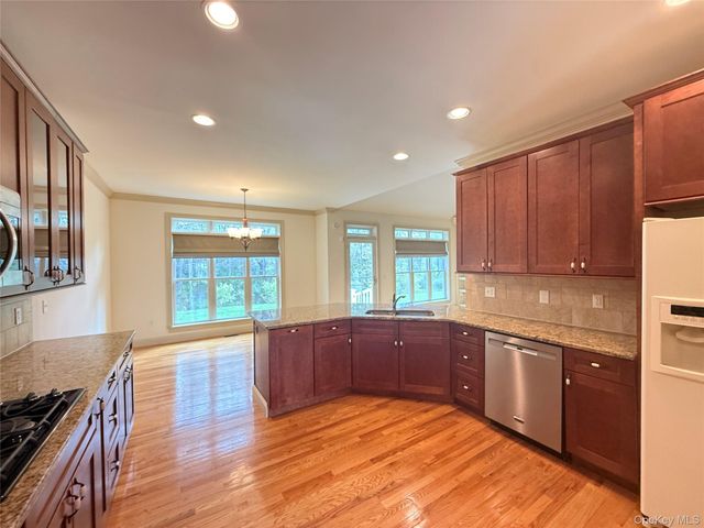 91 Caties Way, Hopewell Junction, NY 12533