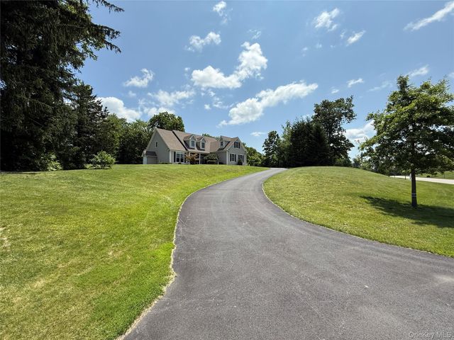 91 Caties Way, Hopewell Junction, NY 12533