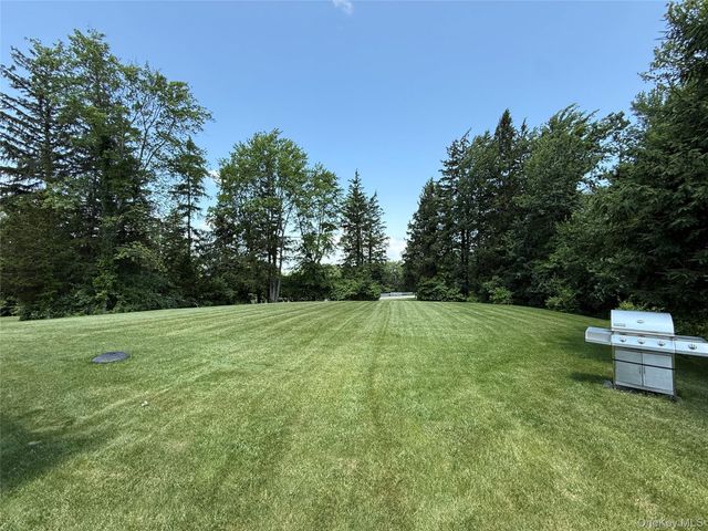 91 Caties Way, Hopewell Junction, NY 12533